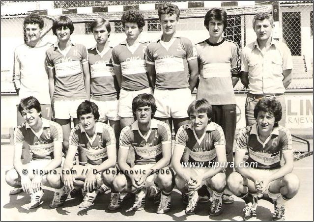 Juniori Sloge (1980): Vaso, Radja, Savko, Dzamarija, Skorac, Fahro, Milorad D. <br>cuce: Garo, Ismet, Griljo, Pero i Sok