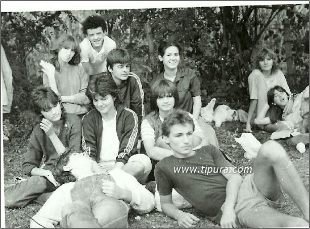 Muha, Vesna, Samir, Albina, Milanka, Amra, Nezira, Edo, Davor, Zorica, Coja i Nedzada (izlet na Usori 1982)