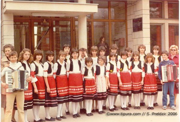 1983 - skolski folklor O.S. Narodni Heroji u domu JNA