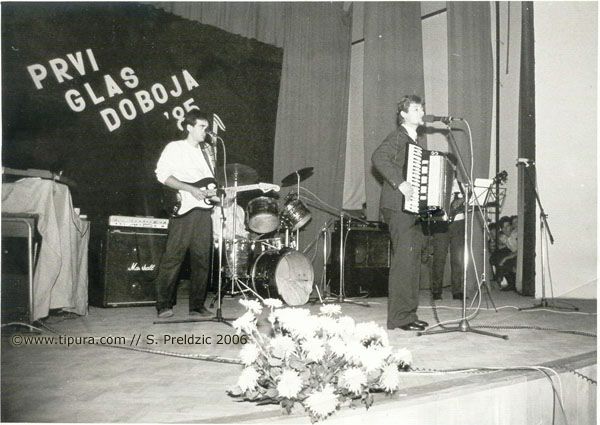 985 - orkestar Kalkuta  - na Festivalu 1.Glas Doboja - Dom Kulture