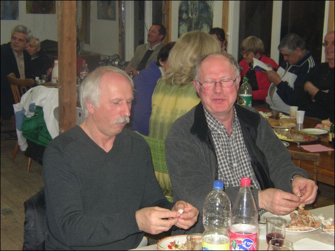 Ibro i Hans jedu rakove